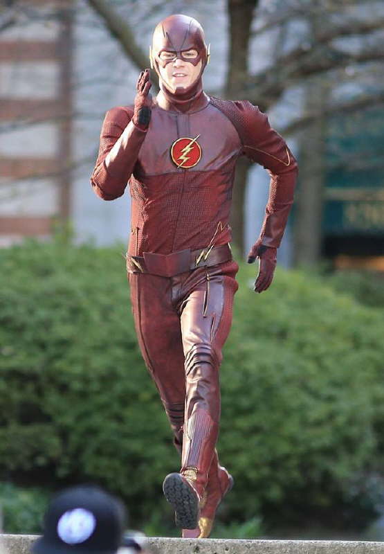 http://insidepulse.com/wp-content/uploads/2014/03/CW-The-Flash-costume-3.jpg
