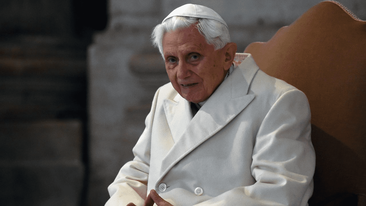 Poper Emeritus Benedict XVI 4